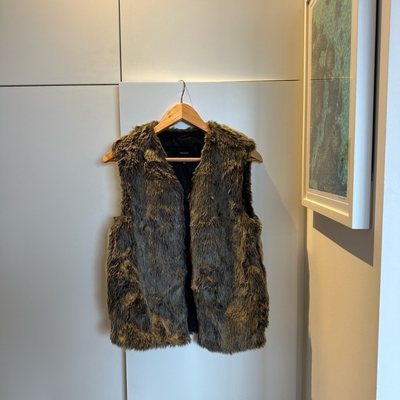 Talula Park Slope Vest - Picture 2 of 4